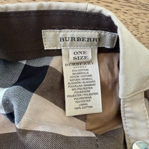 Burberry Check Pattern Cap - Picture 6 of 8